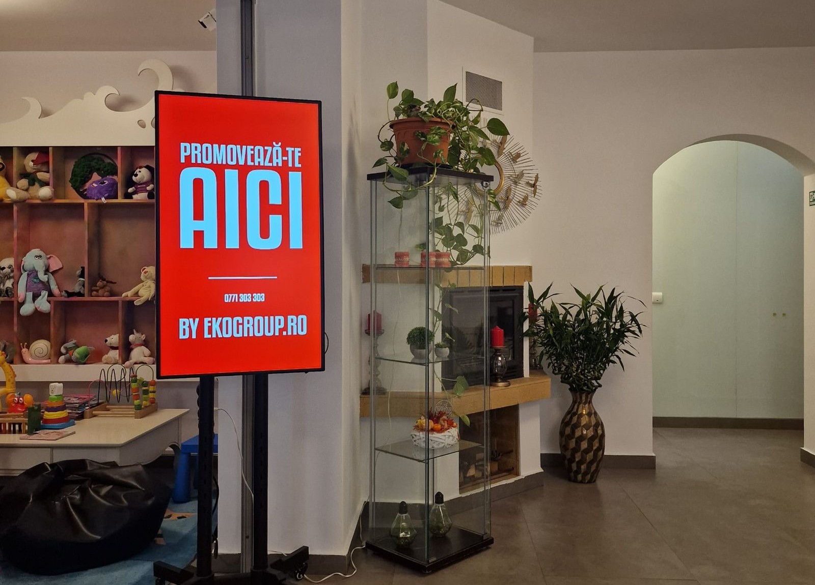 Crește Notorietatea Brandului Tău cu Publicitate Premium realizată de EkoGroup în Locații de Top